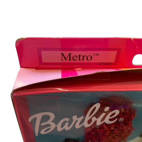 Barbie Fashion Avenue London Tour Metro Outfit Set Mattel 25701 Original Box - Picture 2 of 5